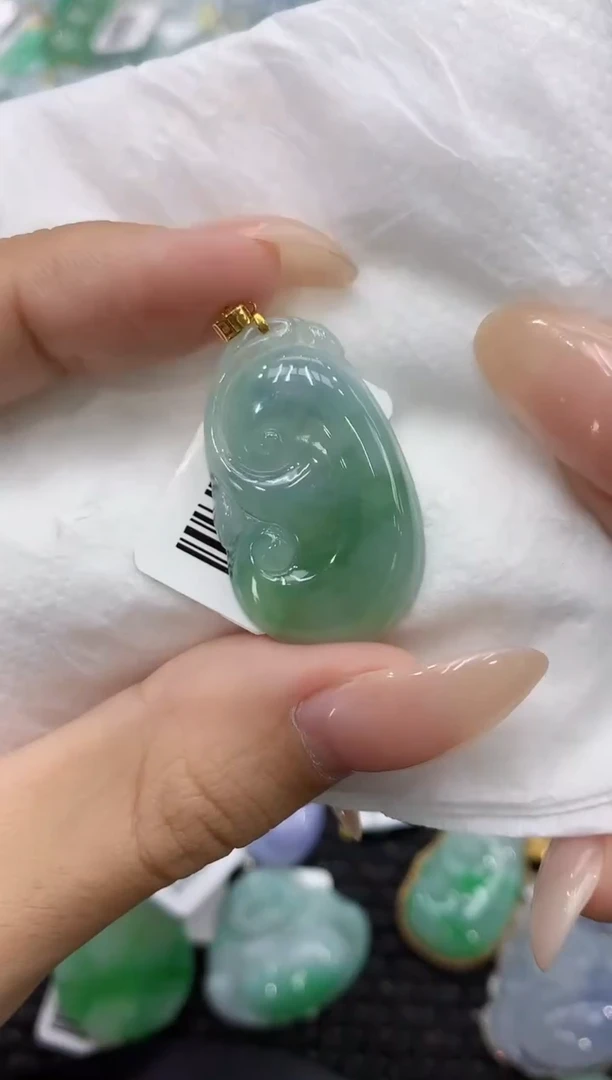 颈饰18K金镶嵌翡翠111111111111