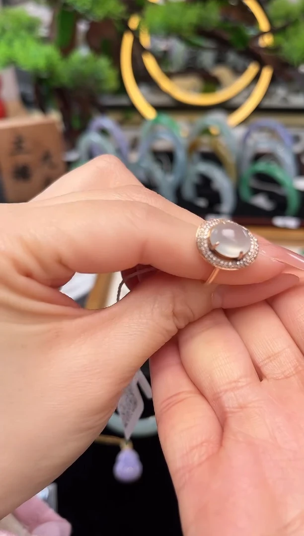 18K金镶嵌戒指翡翠戒指