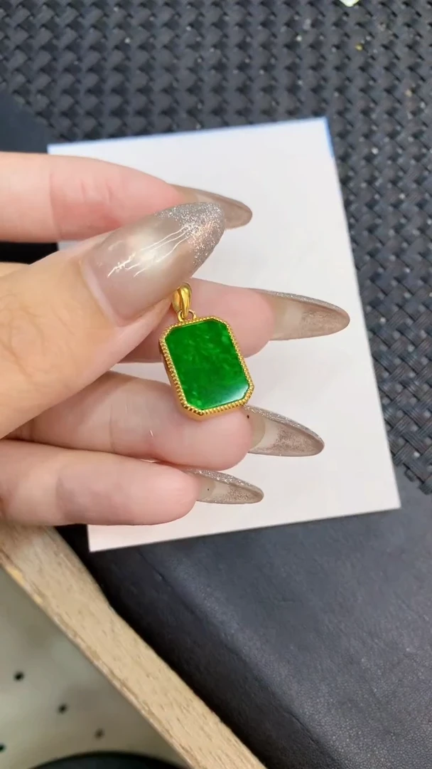 颈饰未镶嵌翡翠1