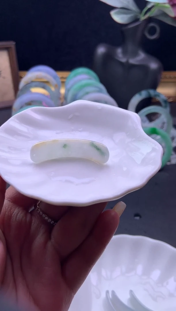 颈饰未镶嵌翡翠?****?手牌