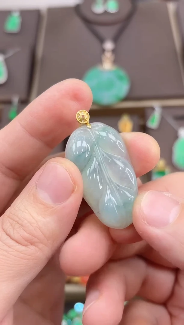 【闪购商品】翡翠吊坠(赠链)18K金镶嵌叶子吊坠