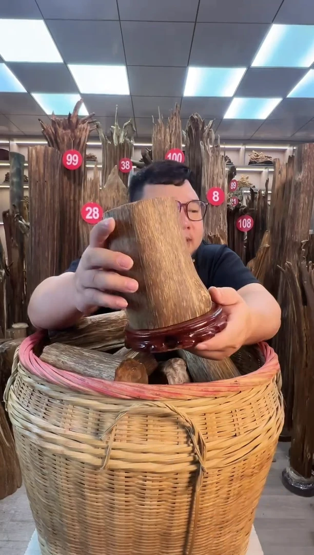 沉香碎屑沉香沉香原料摆件一百以上带底座