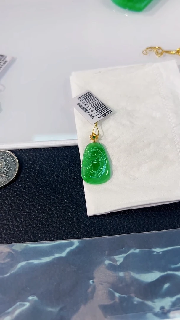 颈饰18K金镶嵌翡翠 缅料A货/支持复检/一件