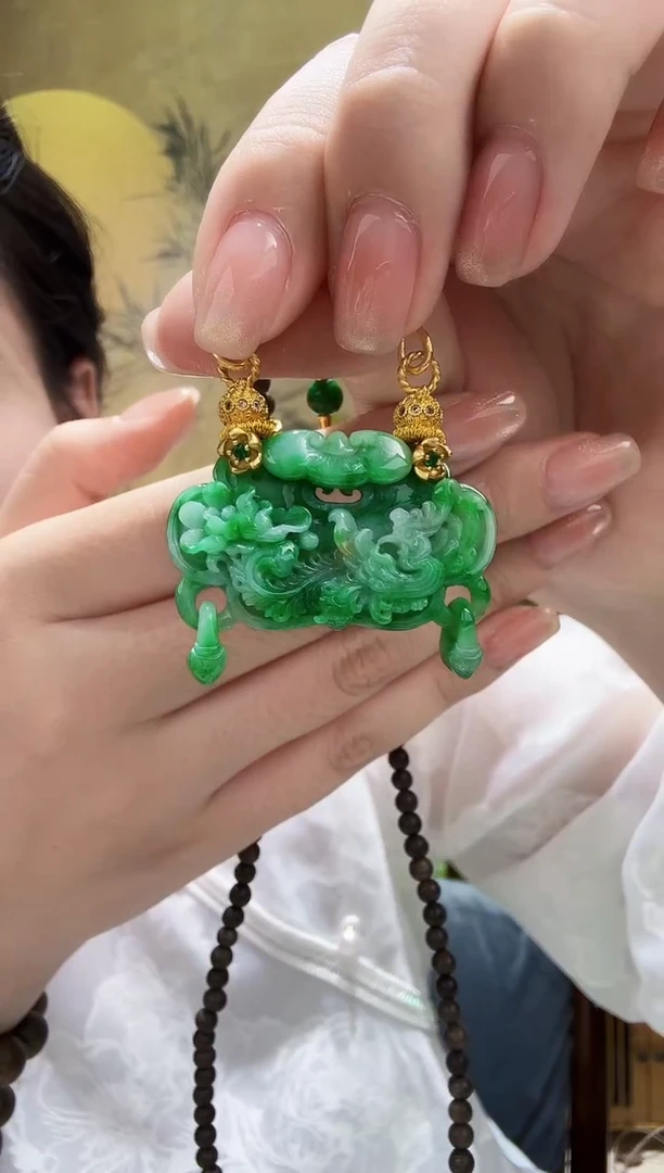 颈饰未镶嵌翡翠吊坠