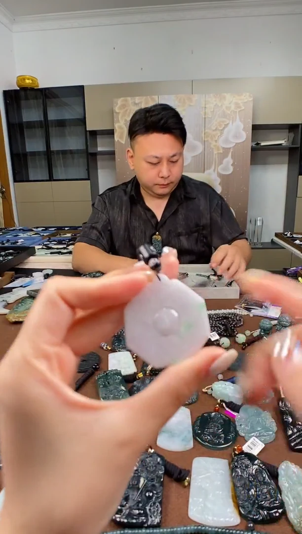 颈饰未镶嵌翡翠 多样性发其一