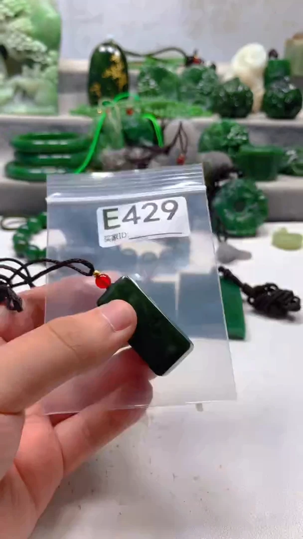 和田玉未镶嵌珠宝半成品1