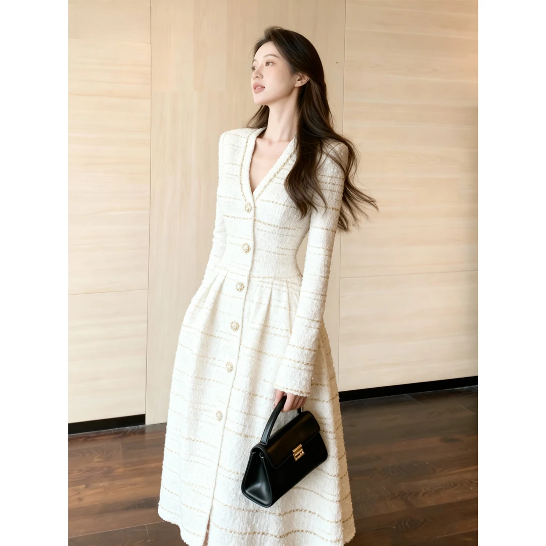 秋季巨好看富家千金miu系白色小香风气质v领连衣裙女2025年新款