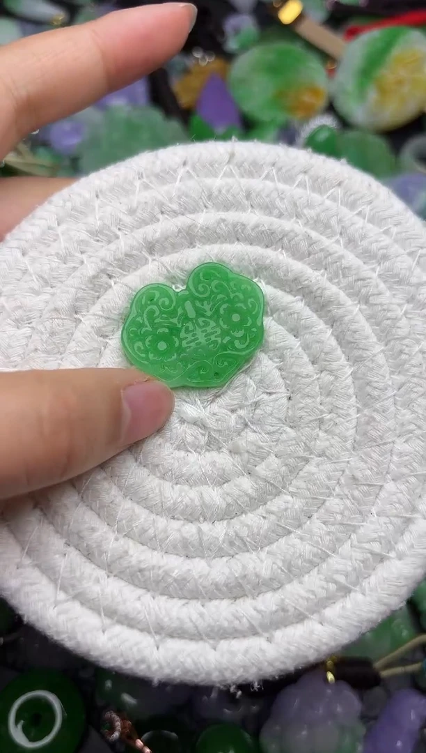 颈饰未镶嵌翡翠缅甸翡翠吊坠