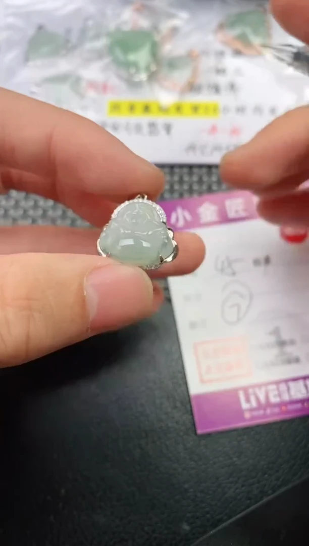 颈饰银S925镶嵌翡翠向*?挂件