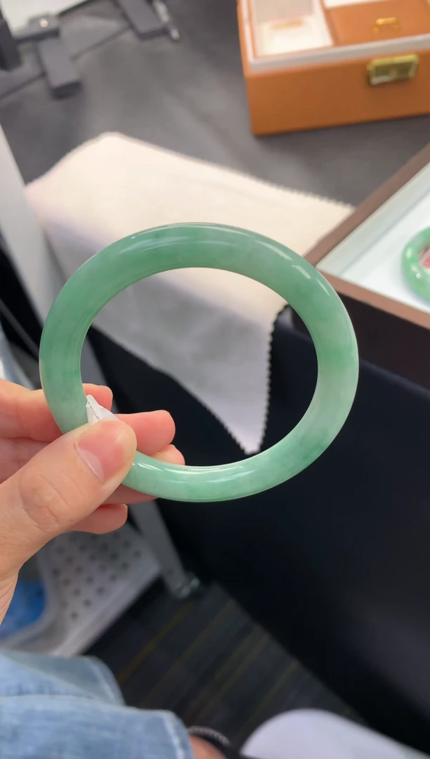 翡翠手镯未镶嵌退货需手镯吊牌标签完好