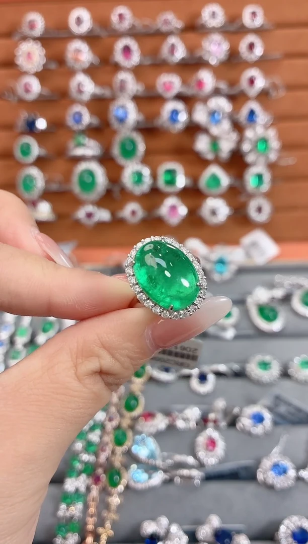 18K金镶嵌戒指祖母绿9.05克拉