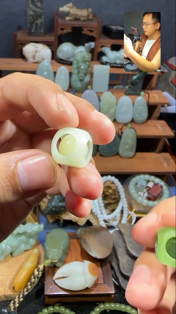 颈饰未镶嵌和田玉两****睡1