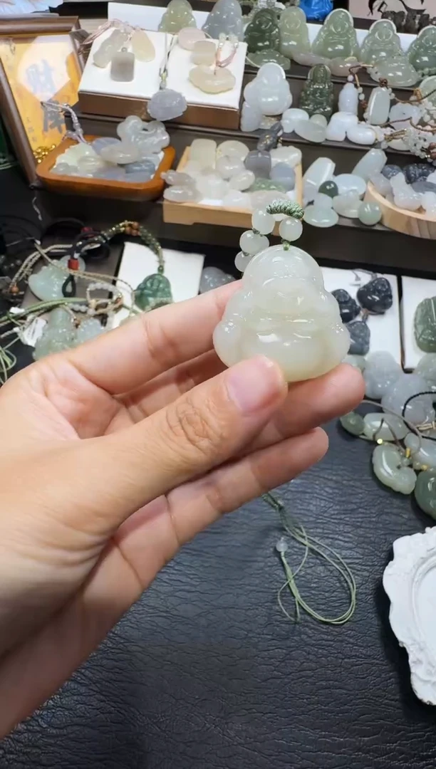 颈饰未镶嵌和田玉`****?35高冰佛公