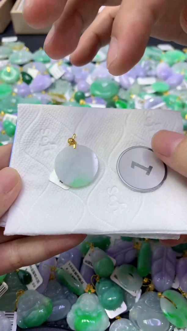 颈饰未镶嵌翡翠天然缅甸翡翠A货