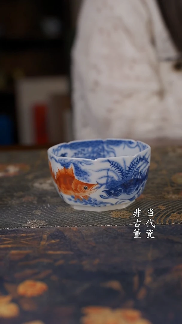 望月怀古青花矾红鱼藻八方杯