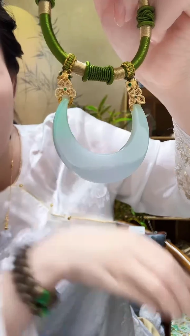 颈饰未镶嵌翡翠吊坠