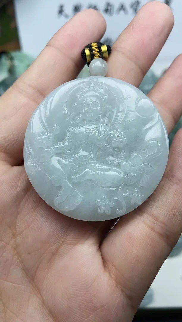 翡翠未镶嵌颈饰观音