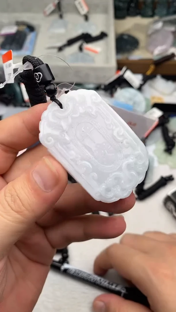 翡翠未镶嵌颈饰多样性发其一