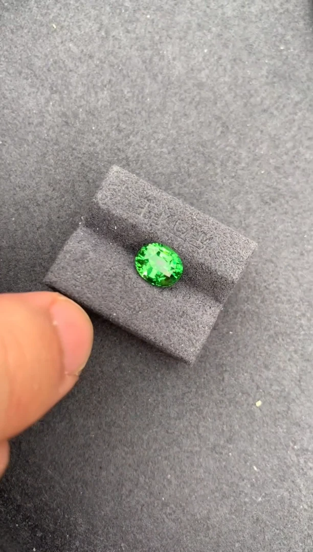 未镶嵌珠宝半成品石榴石（沙弗莱）2ct沙弗莱 AE 定制