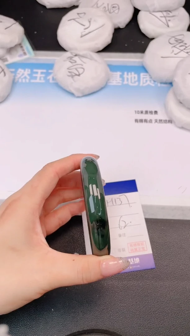 和田玉手镯未镶嵌12H137-61瑕