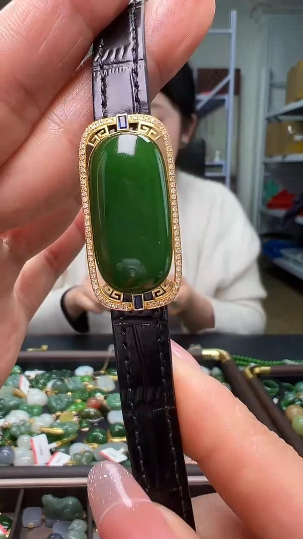 颈饰18K金镶嵌和田玉（多样性发货.发其一)12.15.77