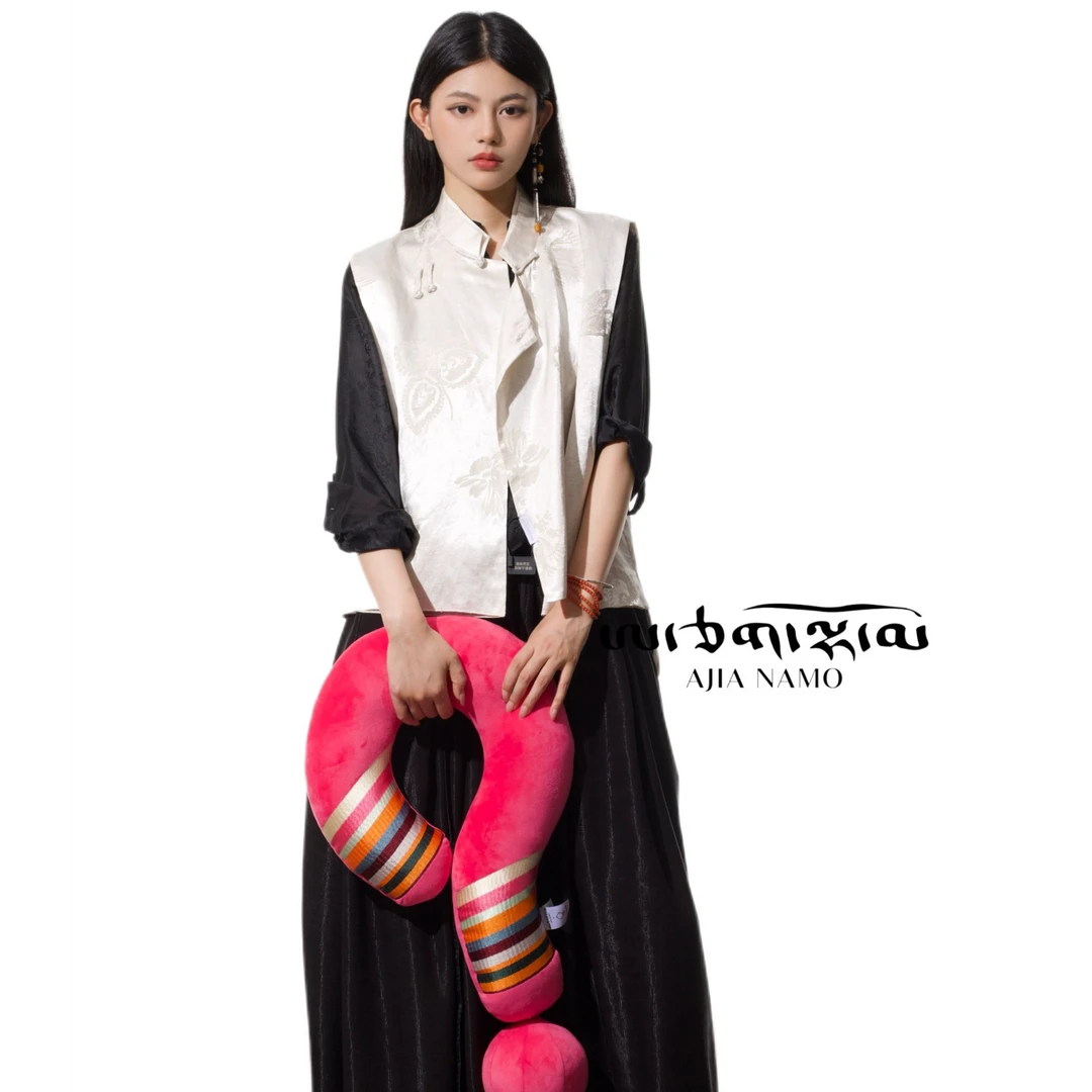 AJ-NAMO原创设计款白色提花斜襟马甲B530