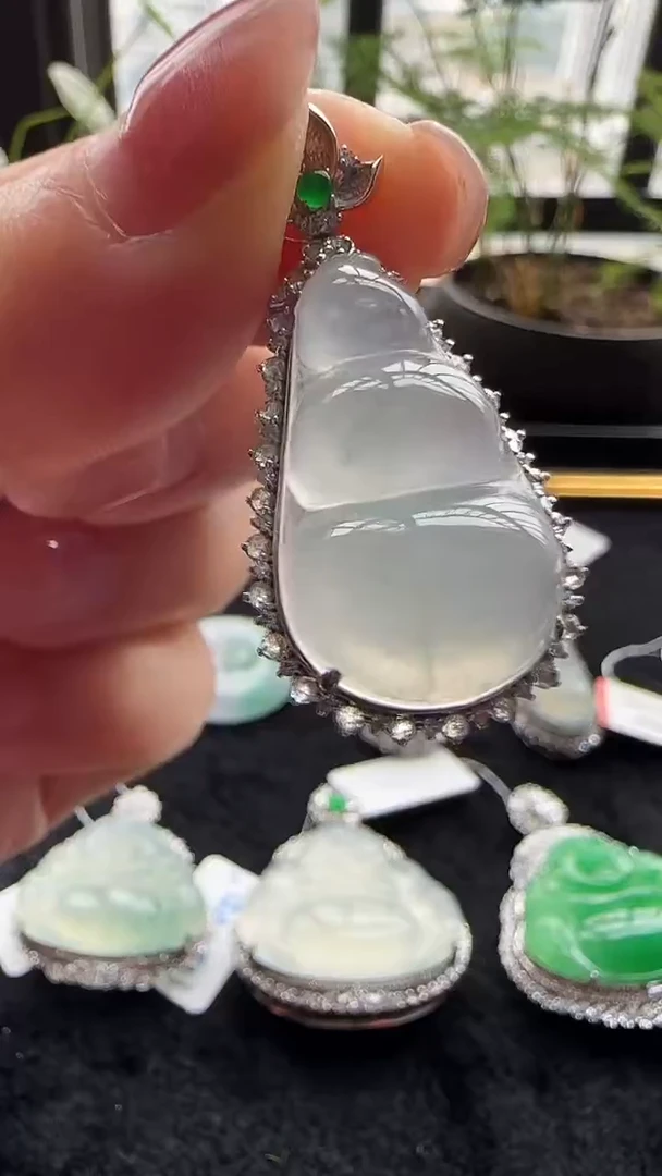 【闪购商品】翡翠吊坠(不含链)18K金镶嵌天然缅甸翡翠A货冰福豆