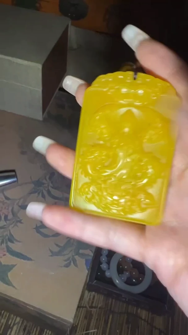 未镶嵌和田玉（黄玉）把件闪购高端商品链接