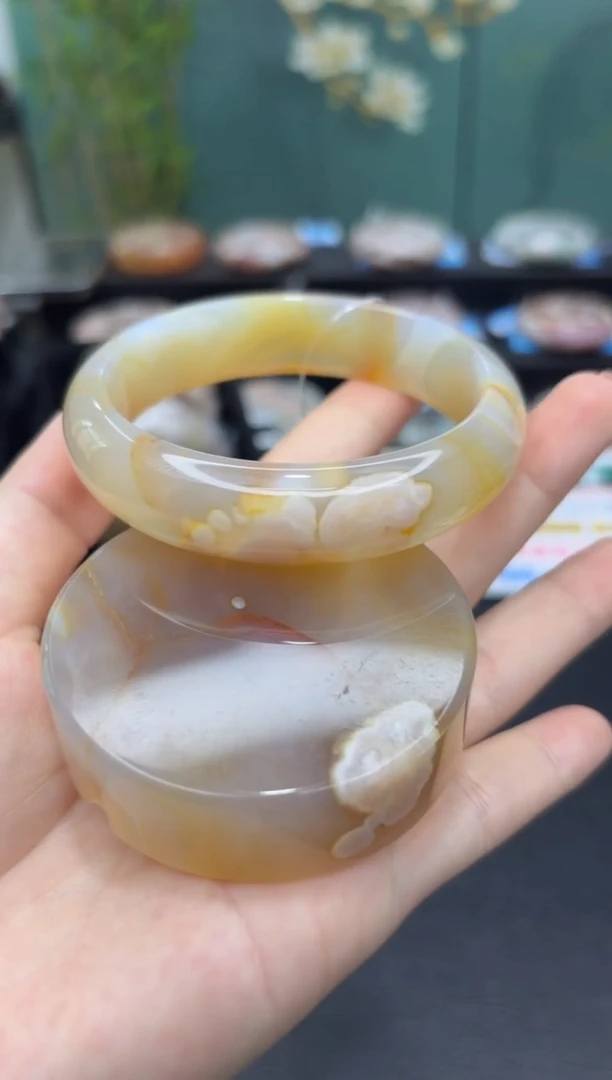 石英质玉未镶嵌手镯A731(61圈赠送镯心)