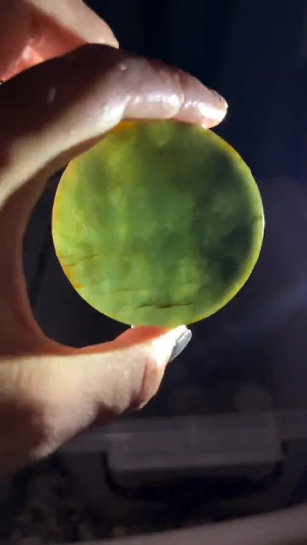 翡翠挂件未镶嵌翡翠