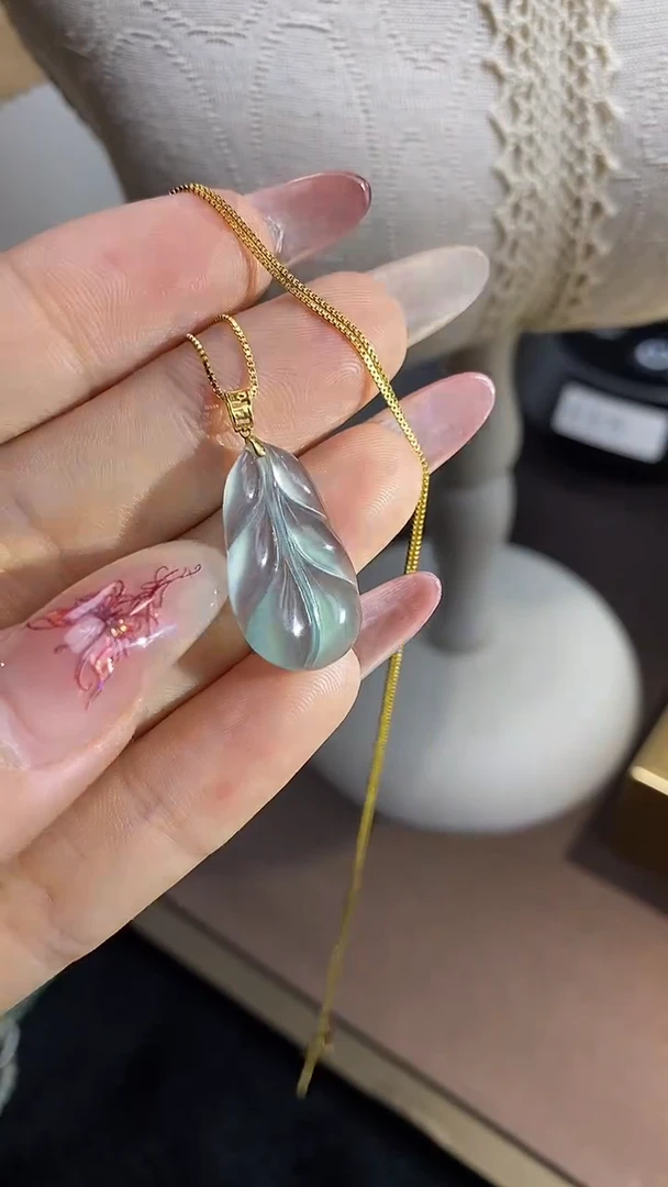 【闪购商品】翡翠吊坠(赠链)18K金镶嵌天然A货翡翠 叶子吊坠