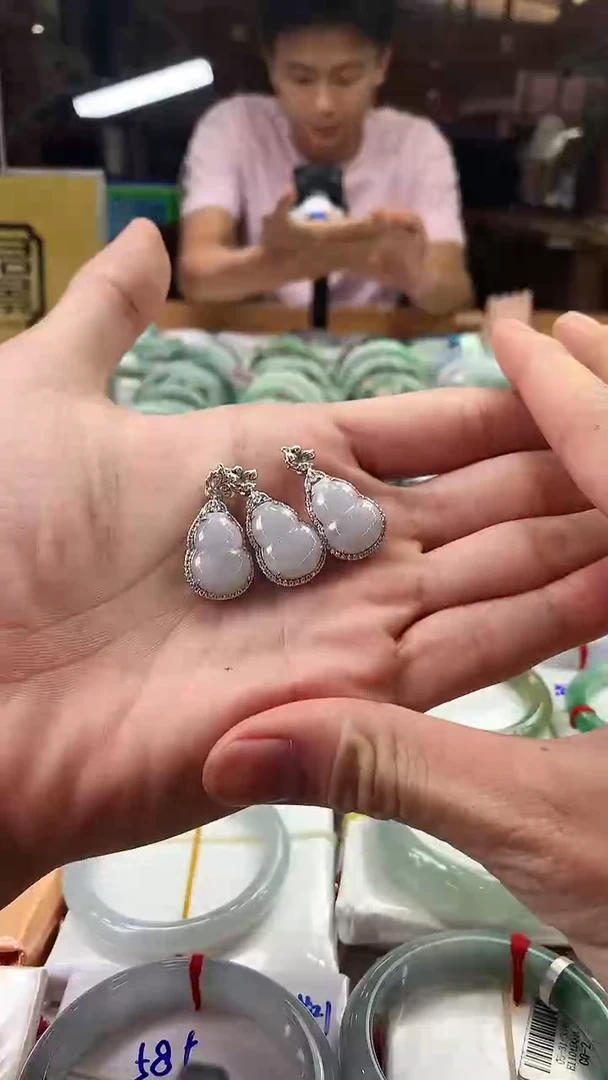 翡翠挂件未镶嵌葫芦