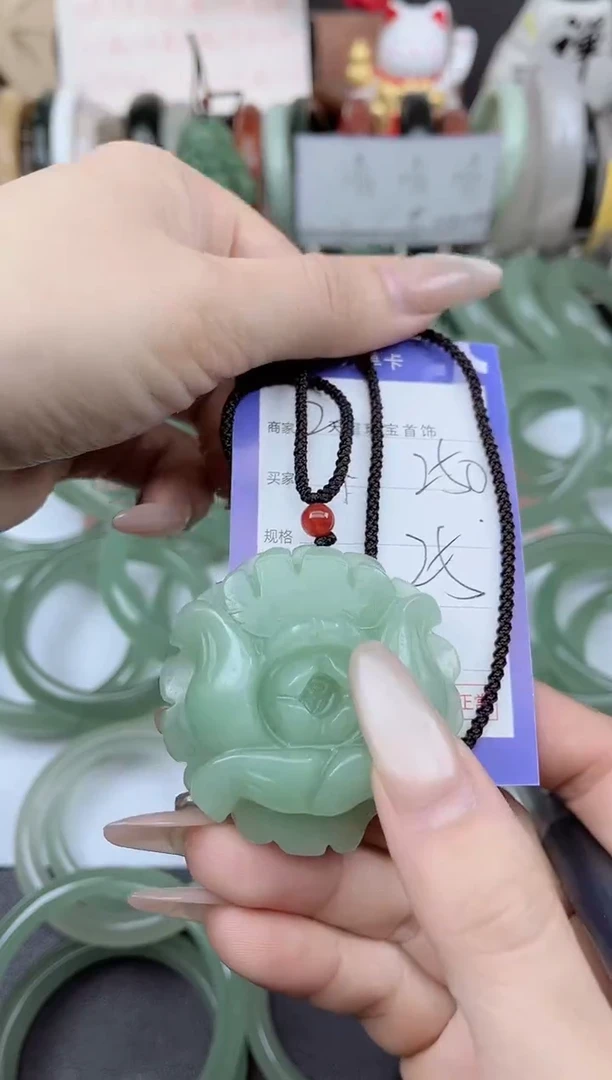 未镶嵌手镯石英质玉250