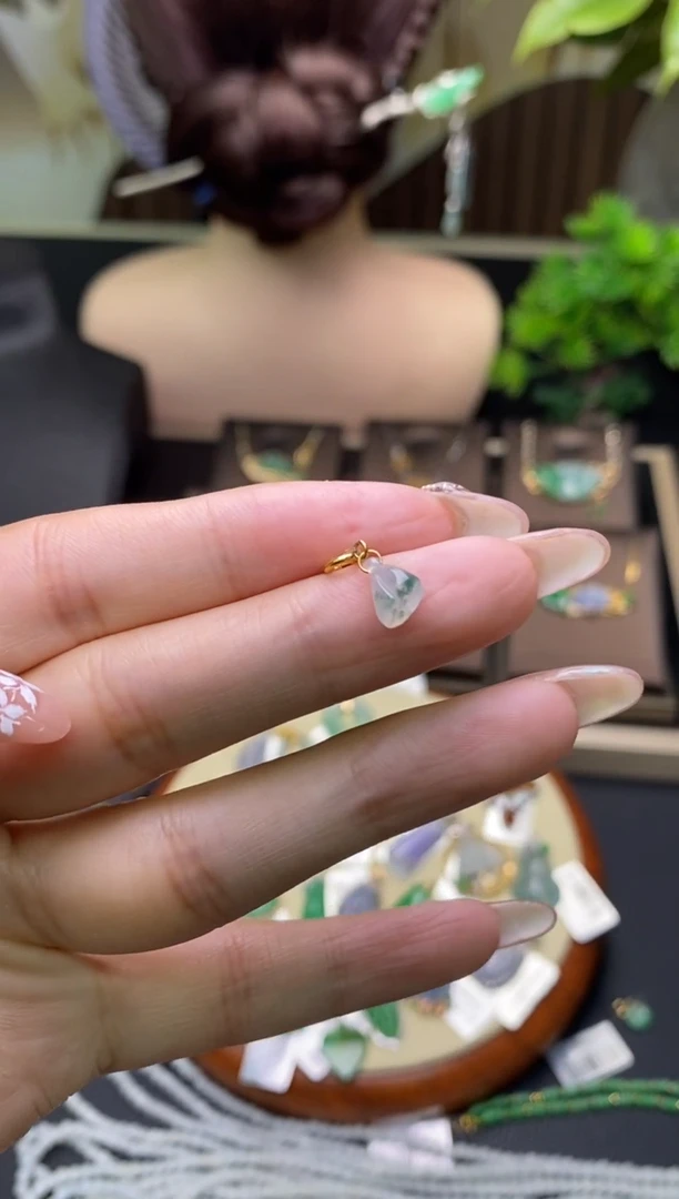 翡翠18K金镶嵌颈饰净货19430