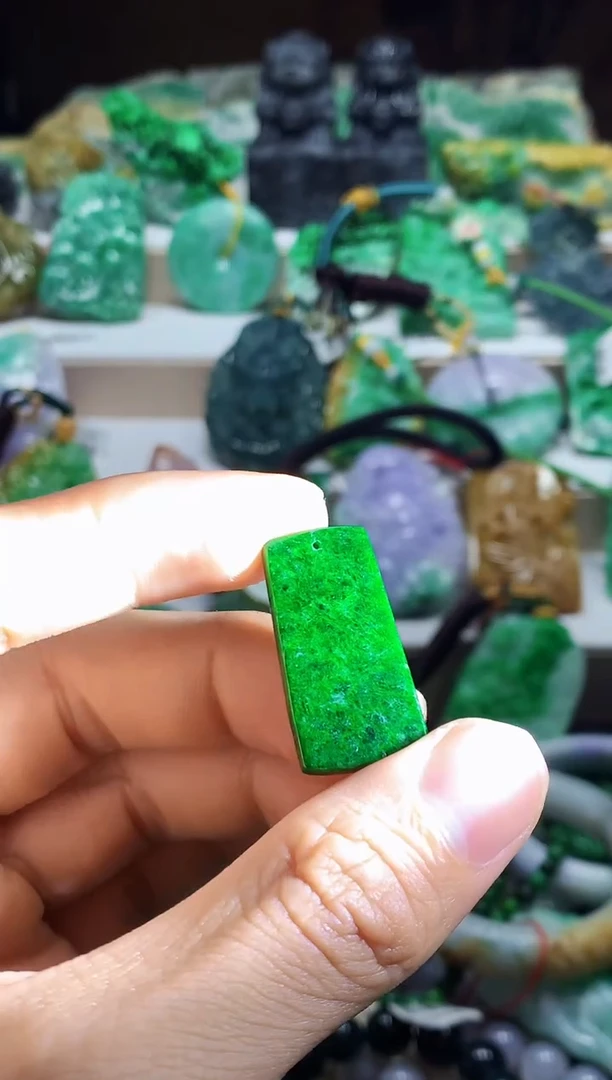 颈饰未镶嵌翡翠天然A货翡翠