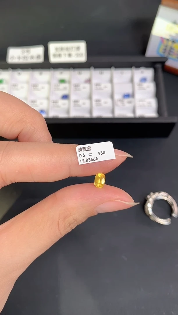 裸石彩色蓝宝石0.6CT HL8346A