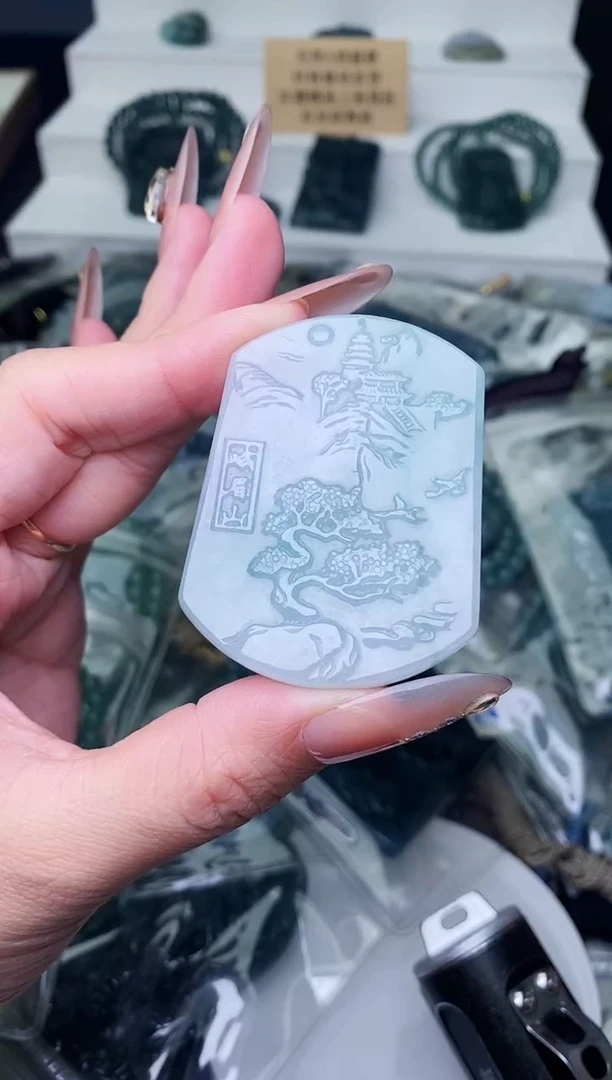 颈饰未镶嵌翡翠