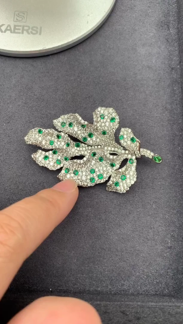 银S925镶嵌胸针·石榴石ct沙弗莱  定制   GH