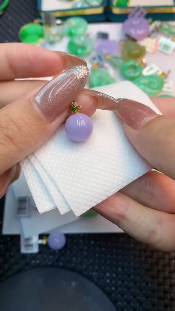 颈饰18K金镶嵌翡翠1