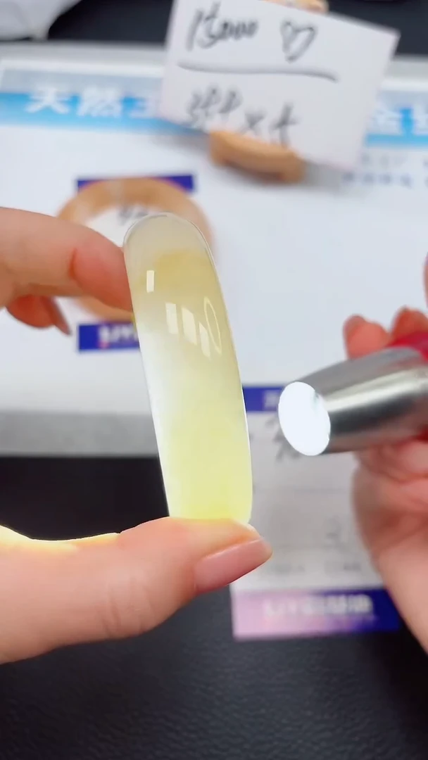 【闪购商品】石英质玉手镯未镶嵌36