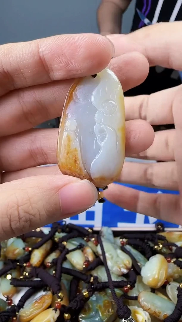 和田玉未镶嵌颈饰1