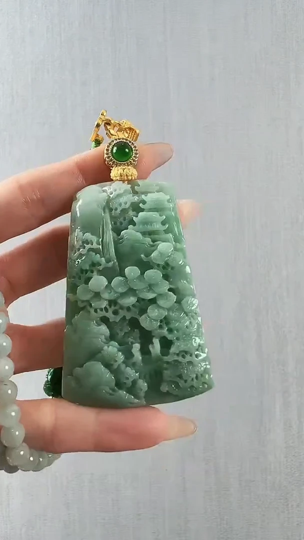 颈饰未镶嵌翡翠山水
