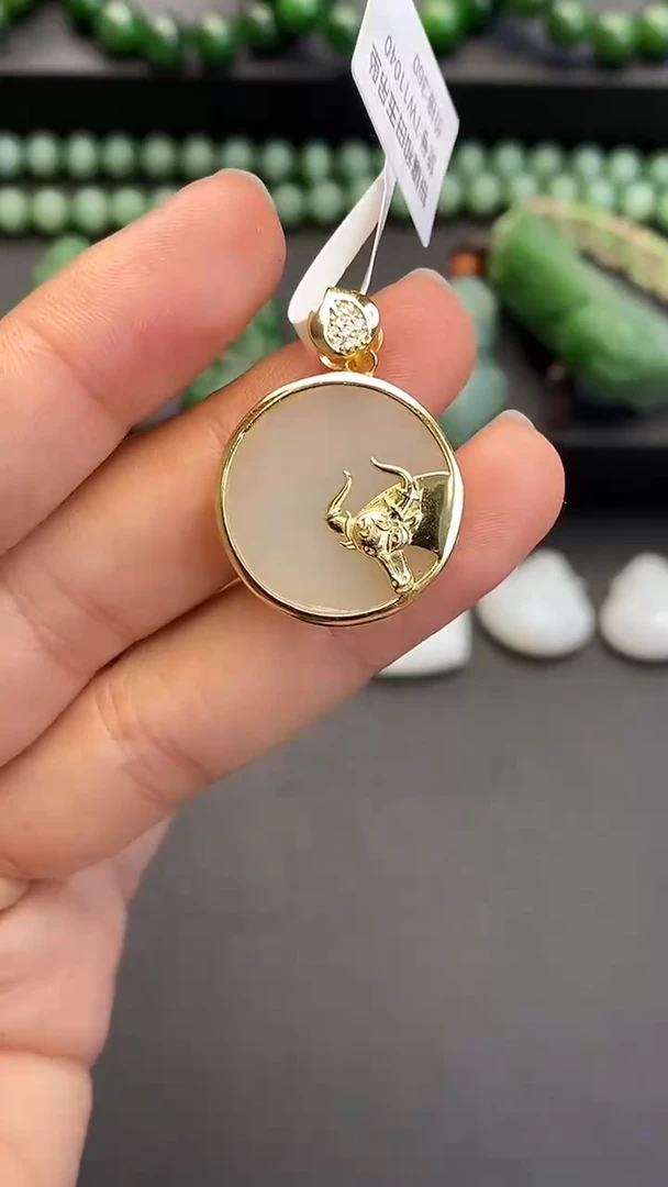 颈饰未镶嵌和田玉吊坠