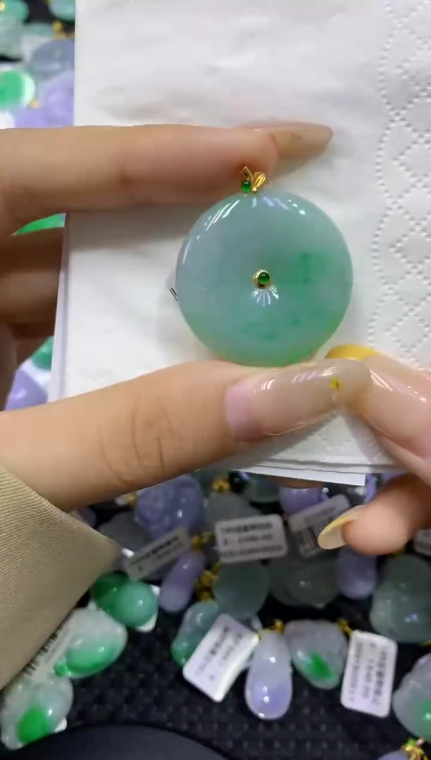 颈饰18K金镶嵌翡翠天然缅甸翡翠A货