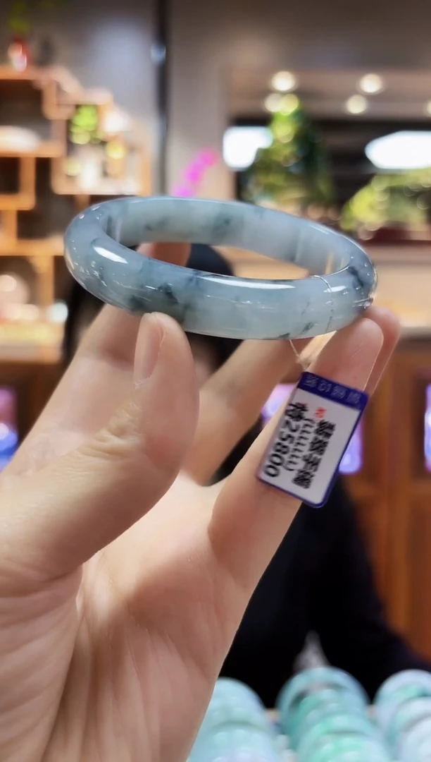 【闪购商品】翡翠颈饰未镶嵌60手镯