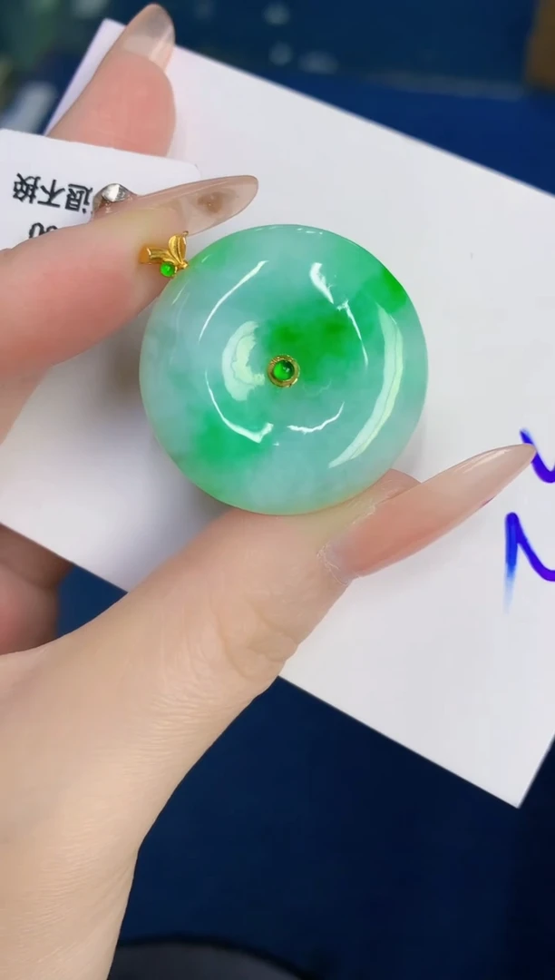 颈饰18K金镶嵌翡翠缅甸天然翡翠A货