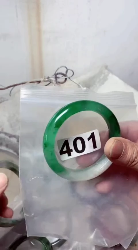 【闪购商品】石英质玉手镯未镶嵌56+401