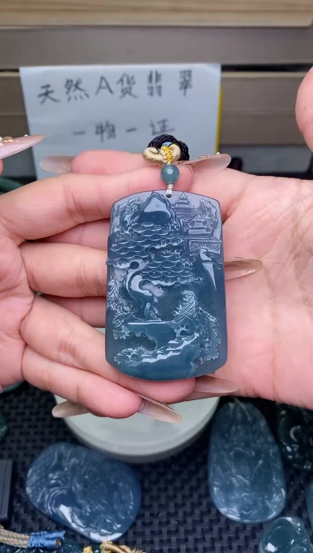 翡翠未镶嵌颈饰