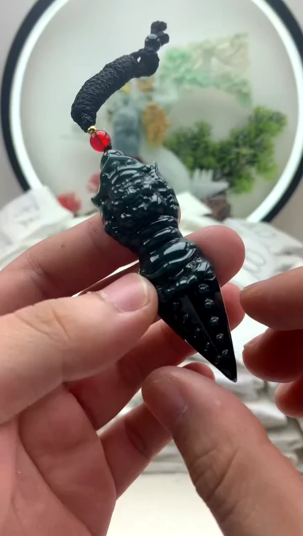 颈饰未镶嵌翡翠降魔杵