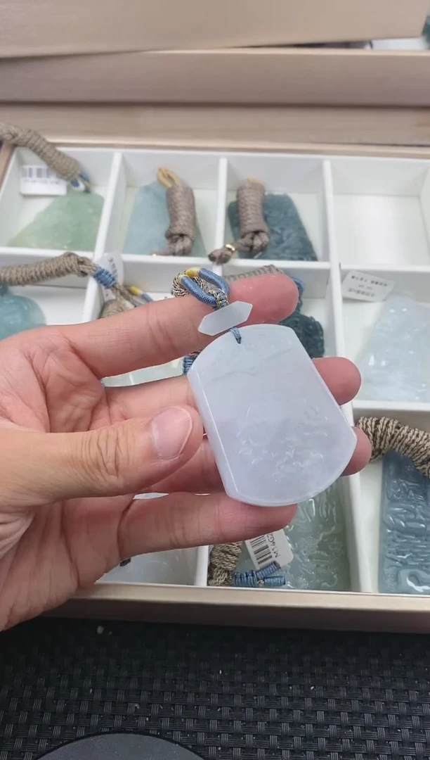 翡翠未镶嵌颈饰